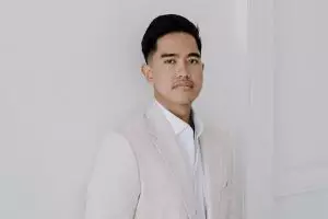 Wajah Kaesang kecil disandingkan mirip baby bos Al Nahyan, ini 7 potret anak bungsu Jokowi saat bocil