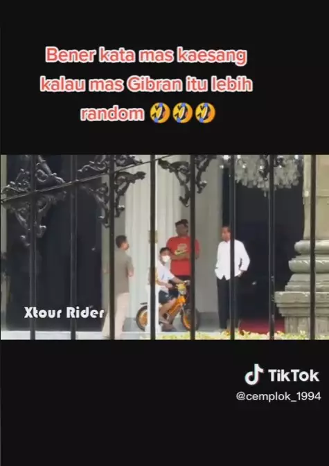 Gibran naik sepeda anak kecil  © berbagai sumber