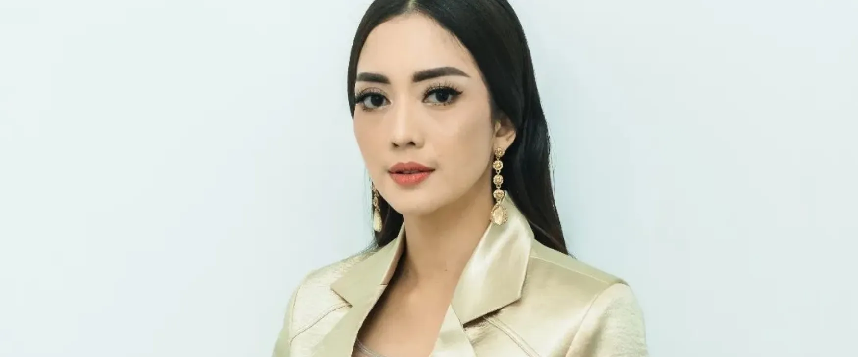 Wajahnya kerap nampang di cover majalah, intip 11 potret lawas Ririn Dwi Ariyanti