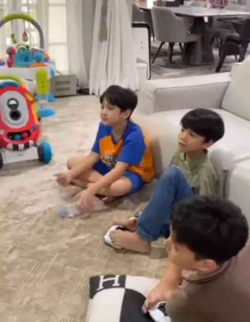 Potret Rafathar bareng Faisal dan Tegar difabel inspiratif Berbagai sumber Potret Rafathar bareng Faisal dan Tegar difabel inspiratif Berbagai sumber