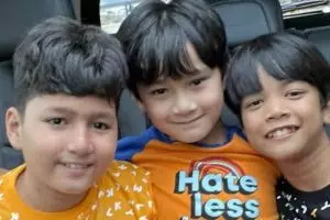 Potret Rafathar bareng Faisal dan Tegar difabel inspiratif, main seru seperti sahabat karib