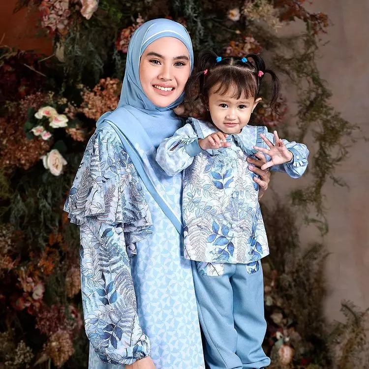 Potret Kartika Putri bareng Khalisa © berbagai sumber