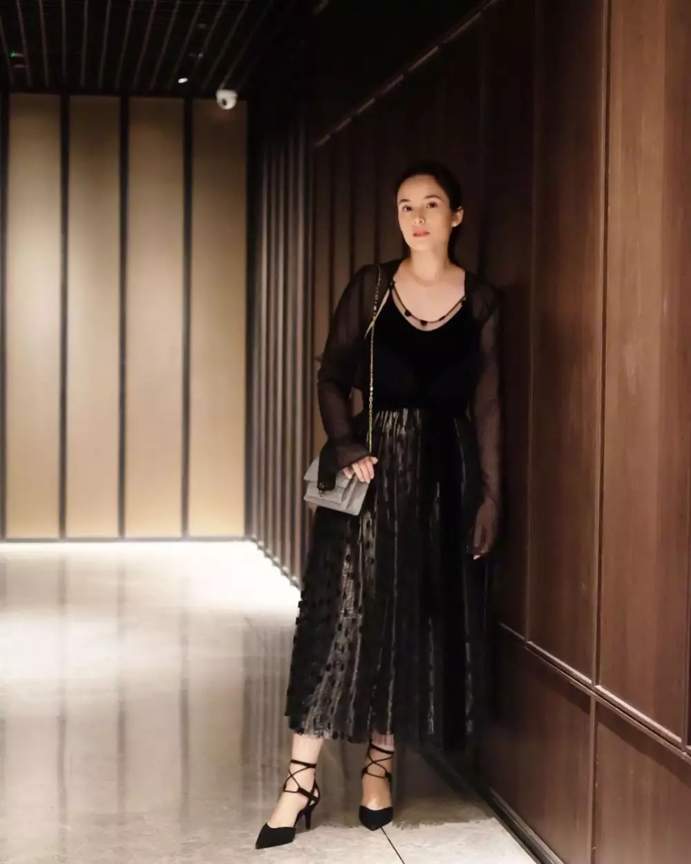 OOTD Chelsea Islan dengan dress simpel © berbagai sumber