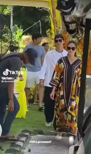 Song Joong-ki dan pacar hadiri pesta pernikahan © 2022 berbagai sumber