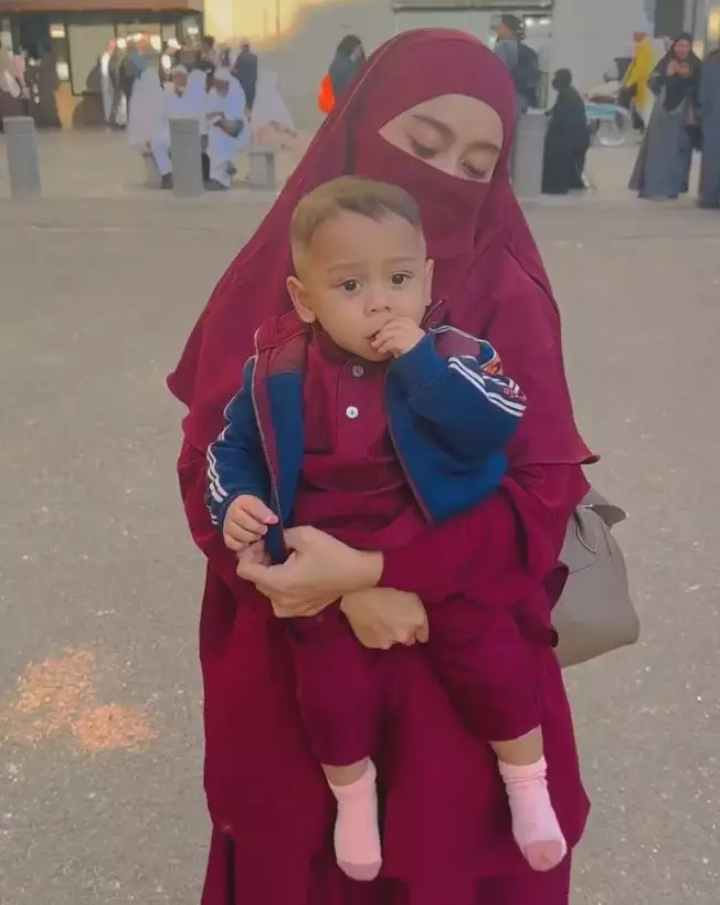 Lesty Billar ulang tahun Baby L umrah © Instagram/@rizkybillar