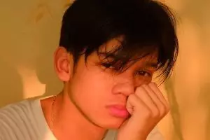 Ikuti jejak musik sang ayah, intip 11 potret terbaru Timur Zavier anak gitaris Andra and The BackBone