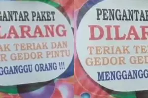 Sesuai instruksi, cara driver ojek online antar pesanan ini sopannya malah bikin ngakak abis