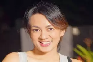 Tutupi perceraian setelah 13 tahun menikah, intip 11 potret terbaru Yeyen Lidya