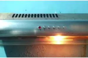 Cara mudah bersihkan cooker hood dan filternya agar terbebas dari noda minyak serta kotoran menempel