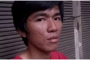 Kisah pilu Tiko sendirian rawat ibunya yang ODGJ, tinggal berdua di rumah mewah terbengkalai