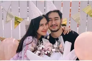 10 Potret kue ulang tahun keluarga Syahnaz Sadiqah, detailnya unik dan mewah