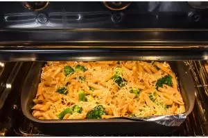 Trik atasi kaca oven tangkring yang pecah agar tetap bisa dipakai memanggang, gunakan sampah dapur