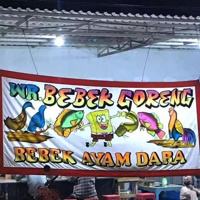 potret gambar di spanduk pecel lele nyeleneh abis © berbagai sumber