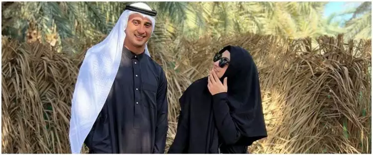 11 Potret terbaru Margin Wieheerm istri Ali Syakieb, dipuji kian cantik kenakan hijab