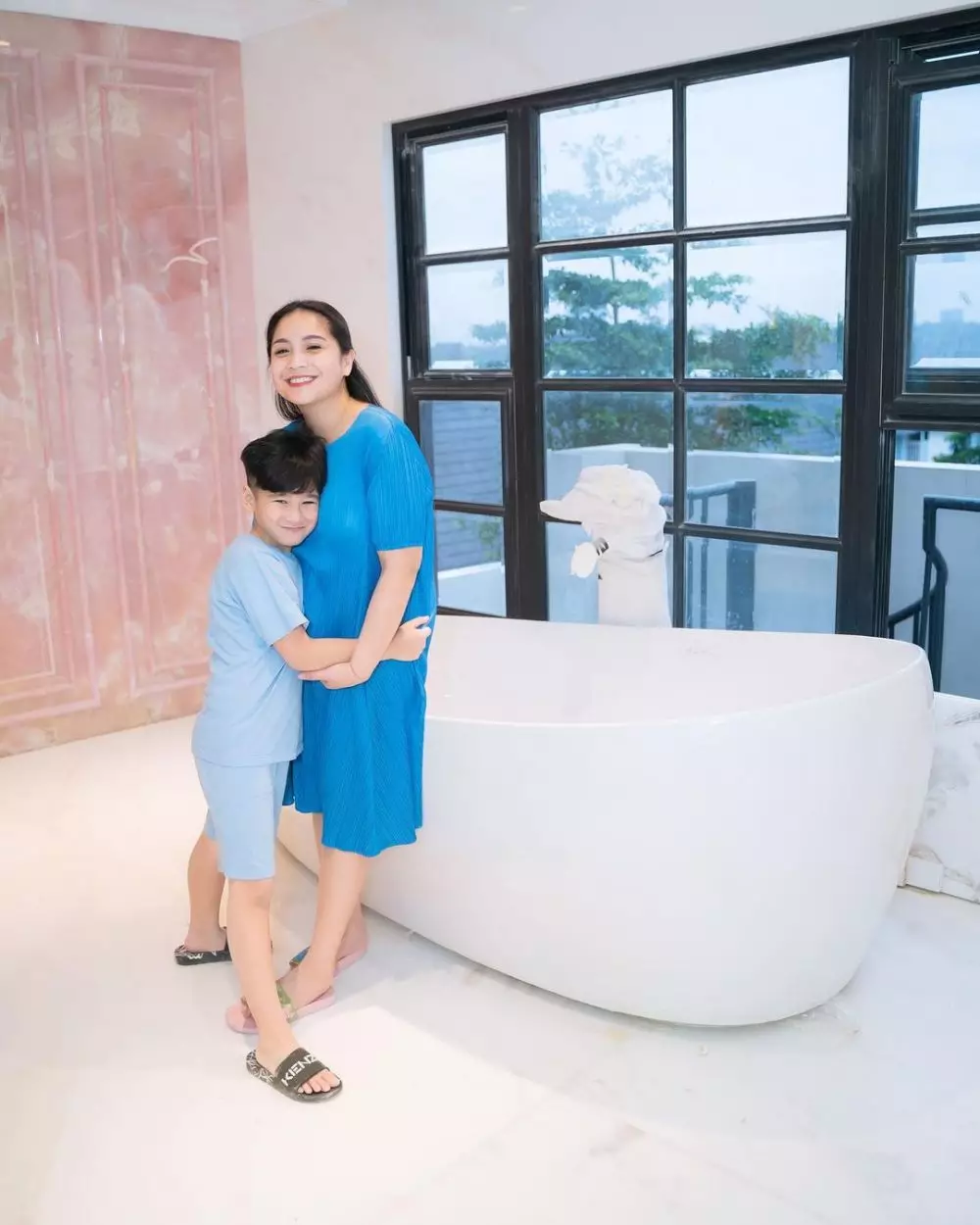 rafathar makan sate pinggir jalan tak tahu lontong © berbagai sumber