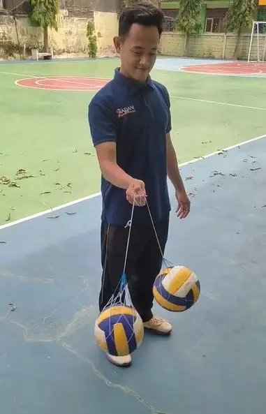 guru jago main lato-lato pakai bola voli TikTok guru jago main lato-lato pakai bola voli TikTok
