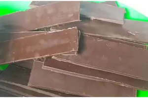 7 Cara bikin cokelat pagar bekal kue black forest, rapi meski tanpa cetakan