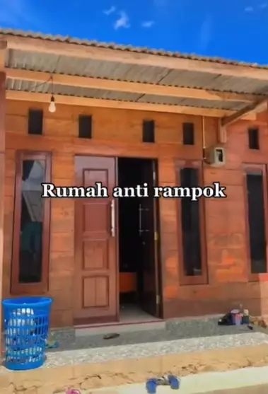 rumah papan ini bikin takjub  © 2023 brilio.net rumah papan ini bikin takjub  © 2023 brilio.net