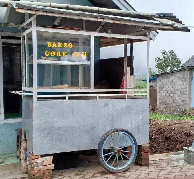 spanduk penjual bakso ini nyeleneh © 2023 brilio.net