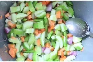 5 Cara membuat acar martabak ala pedagang, rasanya seimbang dan tak mudah lembek