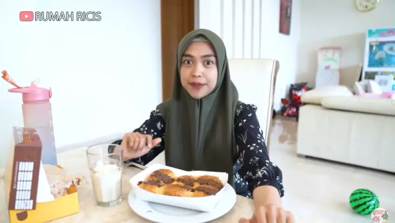 ria ricis pecat karyawan karena roti © Berbagai sumber ria ricis pecat karyawan karena roti © Berbagai sumber