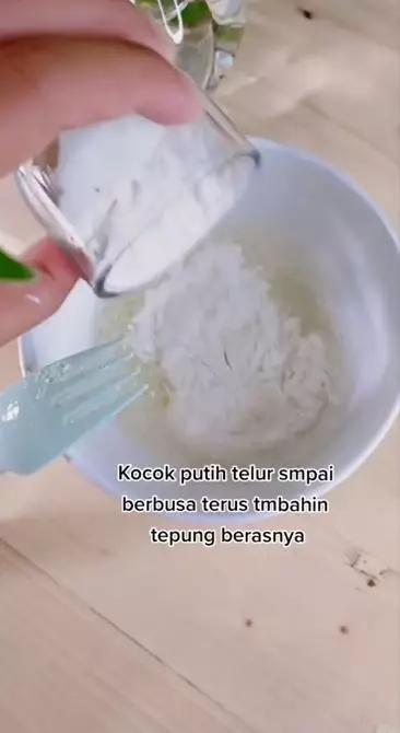 Cara meluruskan rambut secara alami pakai 2 bahan dapur TikTok Cara meluruskan rambut secara alami pakai 2 bahan dapur TikTok