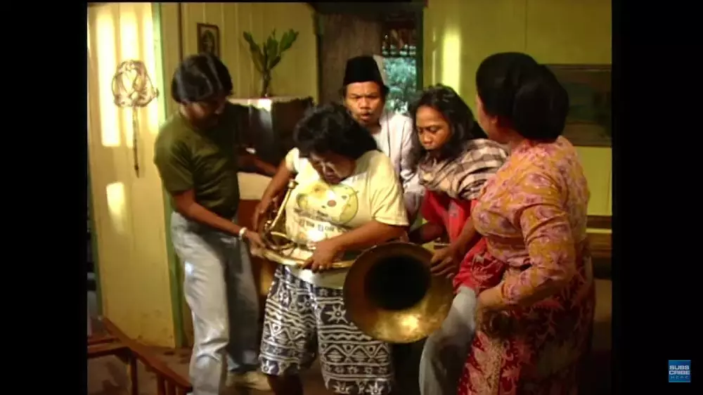 Atun kejepit tanjidor Si Doel © berbagai sumber