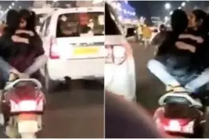 Naik motor dengan cara nggak wajar, pasangan muda-mudi ini diincar polisi