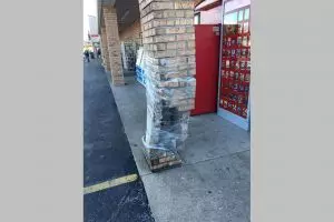 11 Potret bangunan mau ambruk diperbaiki seadanya ini bikin panik