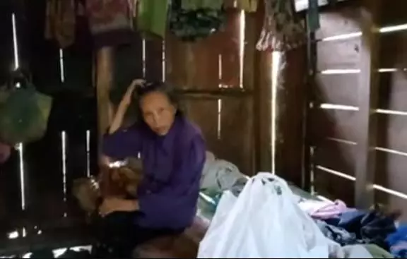 nenek tinggal di gubuk pedalaman tanpa aliran listrik YouTube