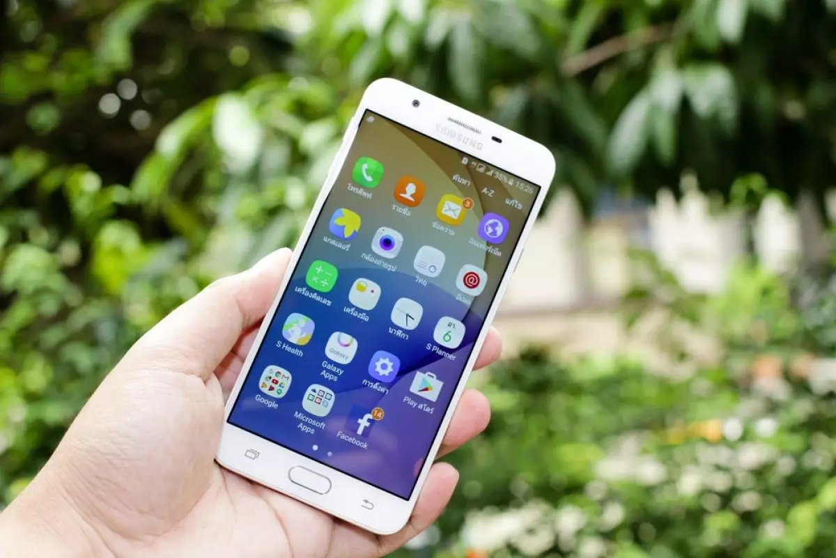 Cara geser dan scroll layar perangkat Android tanpa sentuh, cukup pakai suara