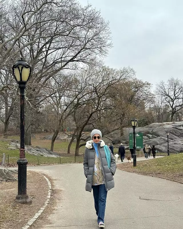 Desy Ratnasari dituding umbar aurat © Instagram/@desyratnasariterdepan