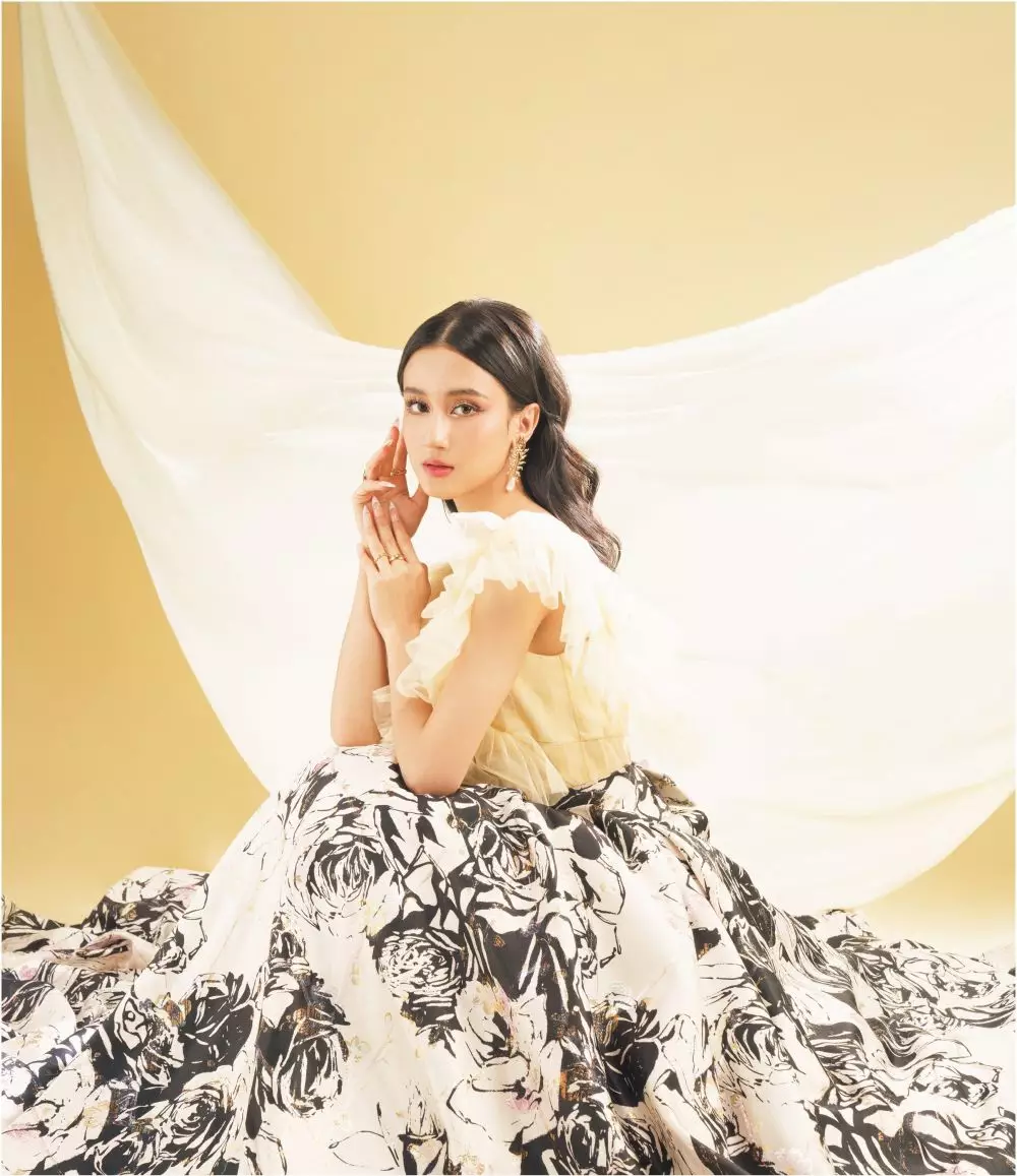 Andi Rianto gandeng Keisya Levronka © Istimewa