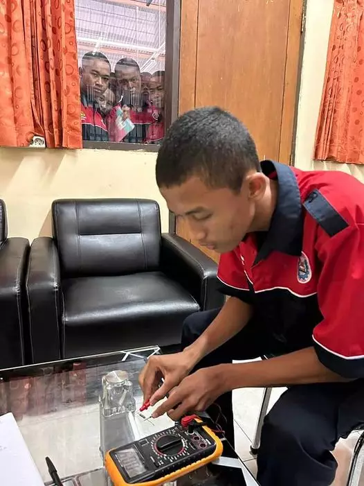 potret di balik jendela © berbagai sumber