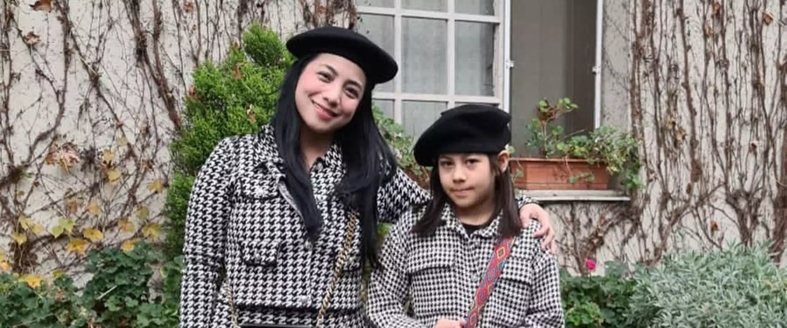 11 Potret terbaru putri Siti KDI yang beranjak remaja, paras bulenya bikin terpesona