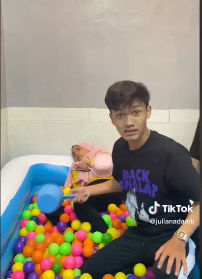 parodi live TikTok mandi lumpur © 2023 brilio.net  parodi live TikTok mandi lumpur © 2023 brilio.net