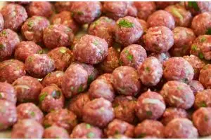 Cara nggak biasa cetak bakso ala warganet ini gercep abis, cuma pakai satu alat