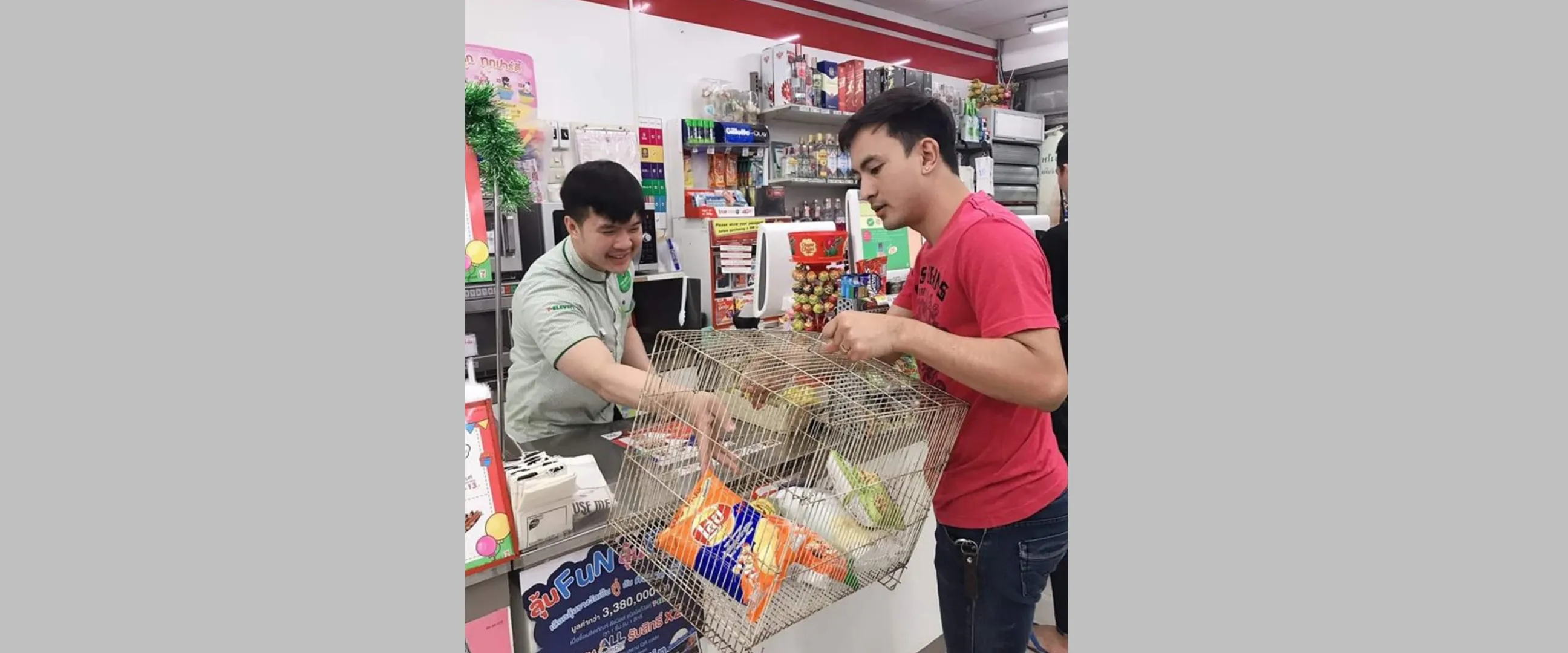 11 Potret lucu orang saat belanja ini bikin tepuk jidat, desain keranjangnya unik