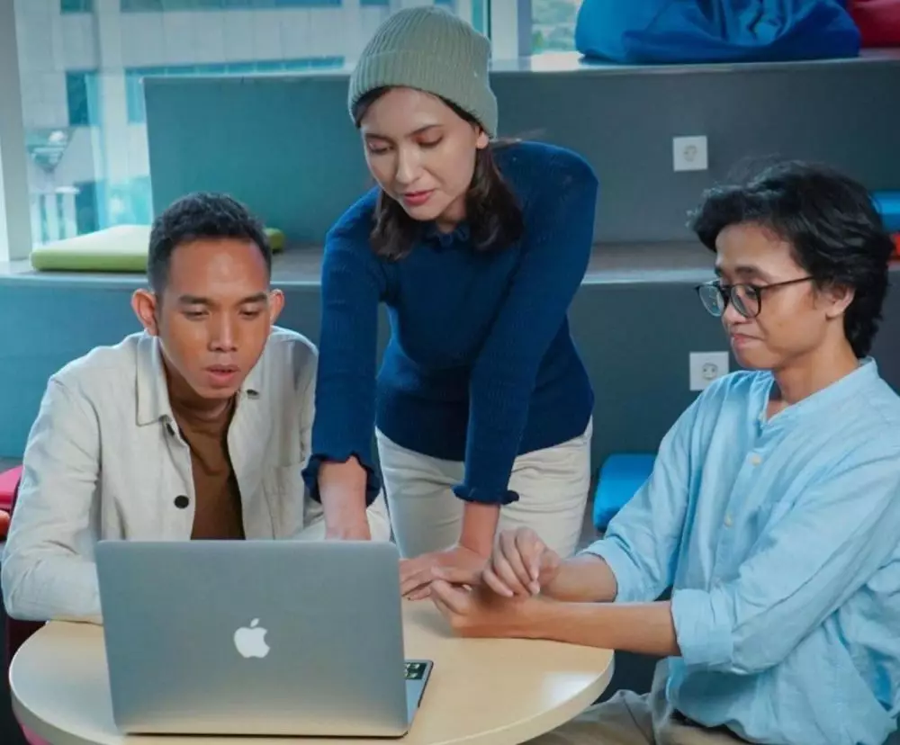 Wall Street English © 2023 brilio.net