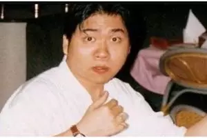 Artis top berambut belah tengah ini ternyata punya gelar doktor, intip 11 potret terbarunya