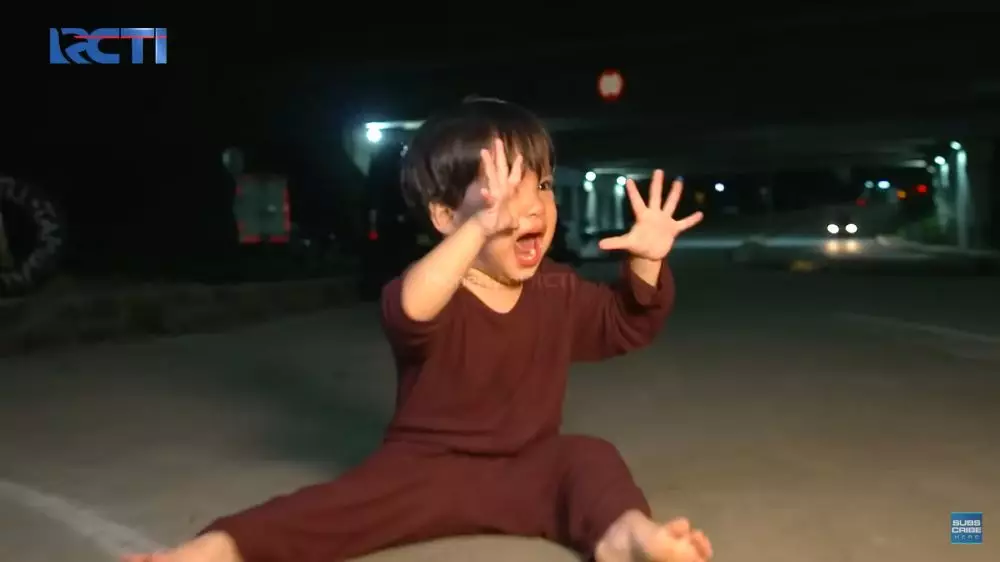 momen di balik adegan anak tertabrak mobil di ikatan cinta yang panen kritik © berbagai sumber