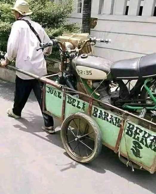 pedagang kocak kalau nggak ada pelanggan © berbagai sumber