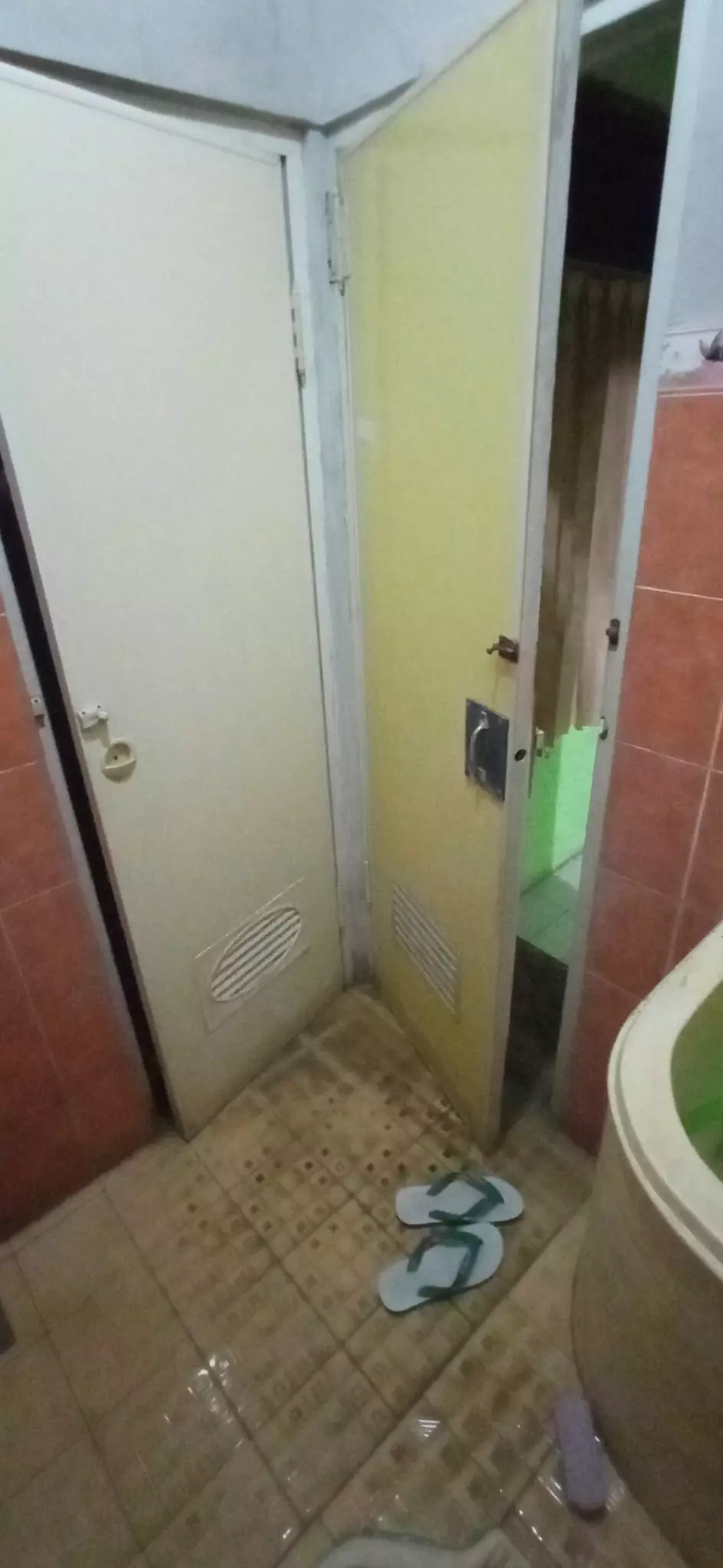 kejanggalan kamar mandi +62 © berbagai sumber