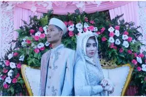 11 Potret pengantin dirias MUA pilihan orang tua ini bikin ngenes di hati, sedih karena mirip hantu