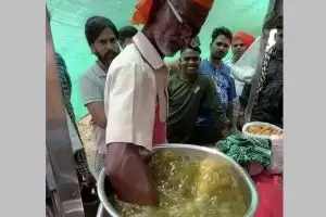 11 Potret absurd pedagang saat berjualan ini malah bikin pelanggan nggak jadi beli