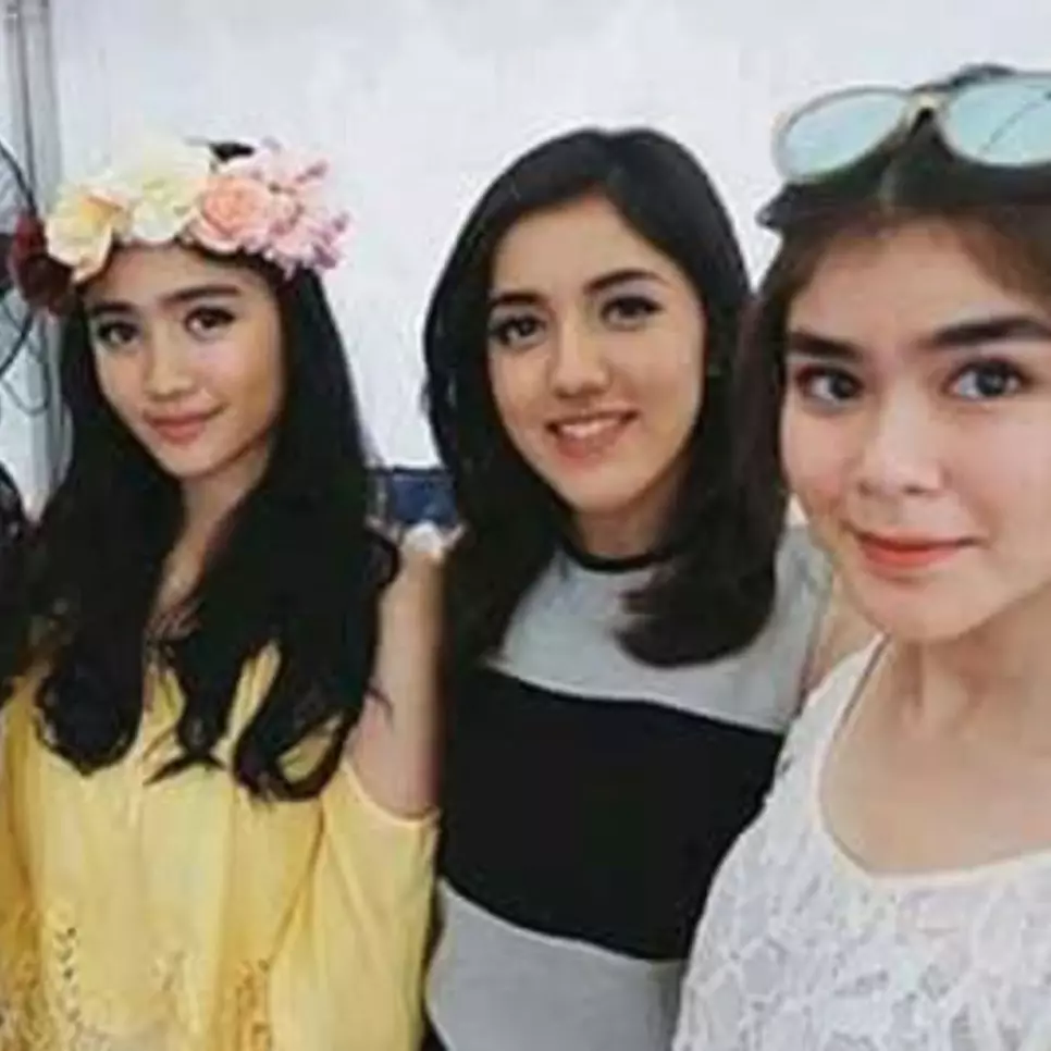 6 Tahun bubar, intip 11 transformasi girlband Blink dari masa ke masa