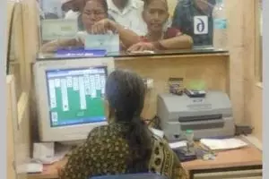 11 Momen lucu orang kelewat acuh di tempat umum bikin nggak habis pikir