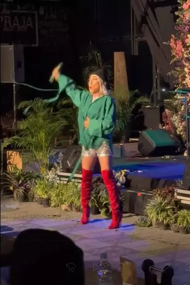 Penampil kabaret ini sukses lipsync seperti Agnez Mo Berbagai sumber