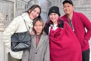 11 Momen Syifa adik Ayu Ting Ting liburan di Italia, penampilannya tanpa hijab tuai kritikan