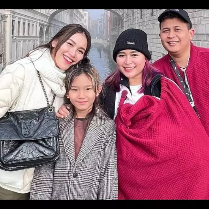 11 Momen Syifa adik Ayu Ting Ting liburan di Italia, penampilannya tanpa hijab tuai kritikan